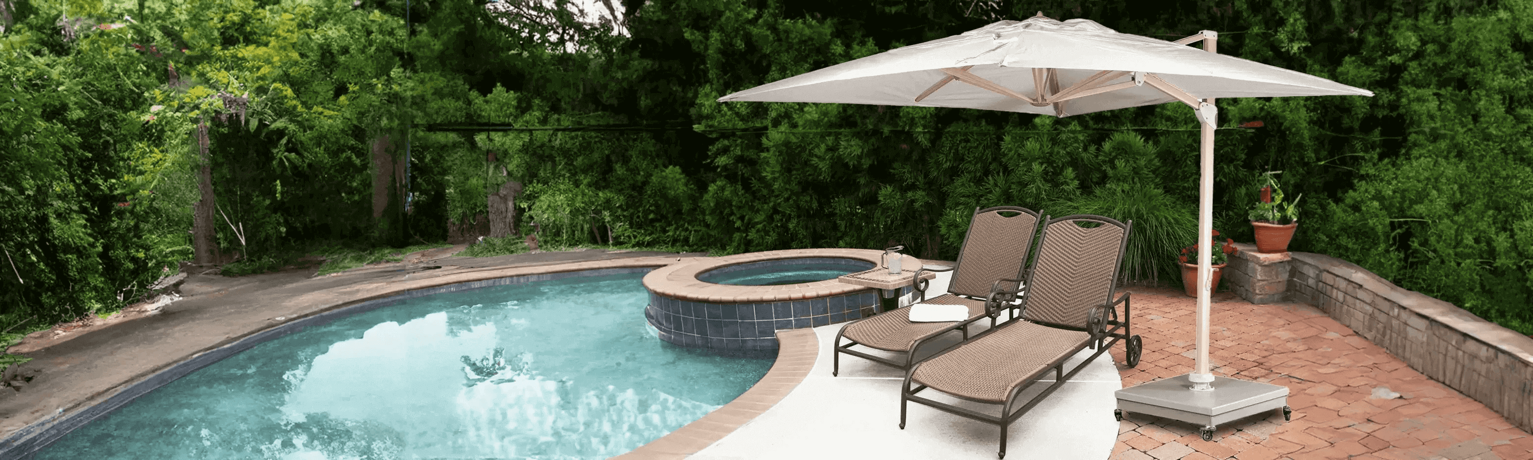 Cantilever Patio Umbrellas Image