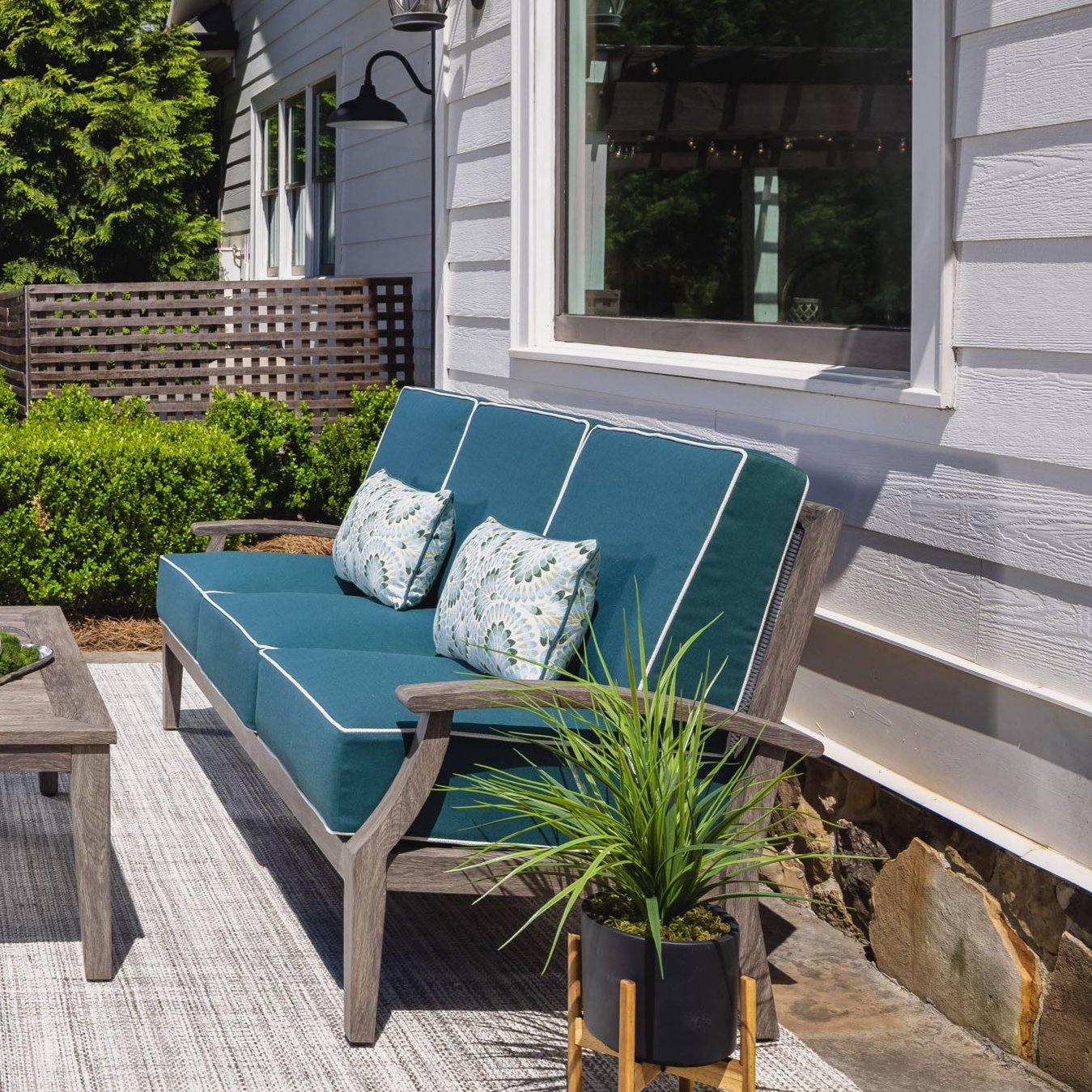 Lloyd Flanders Frontier Wicker Outdoor Sofa