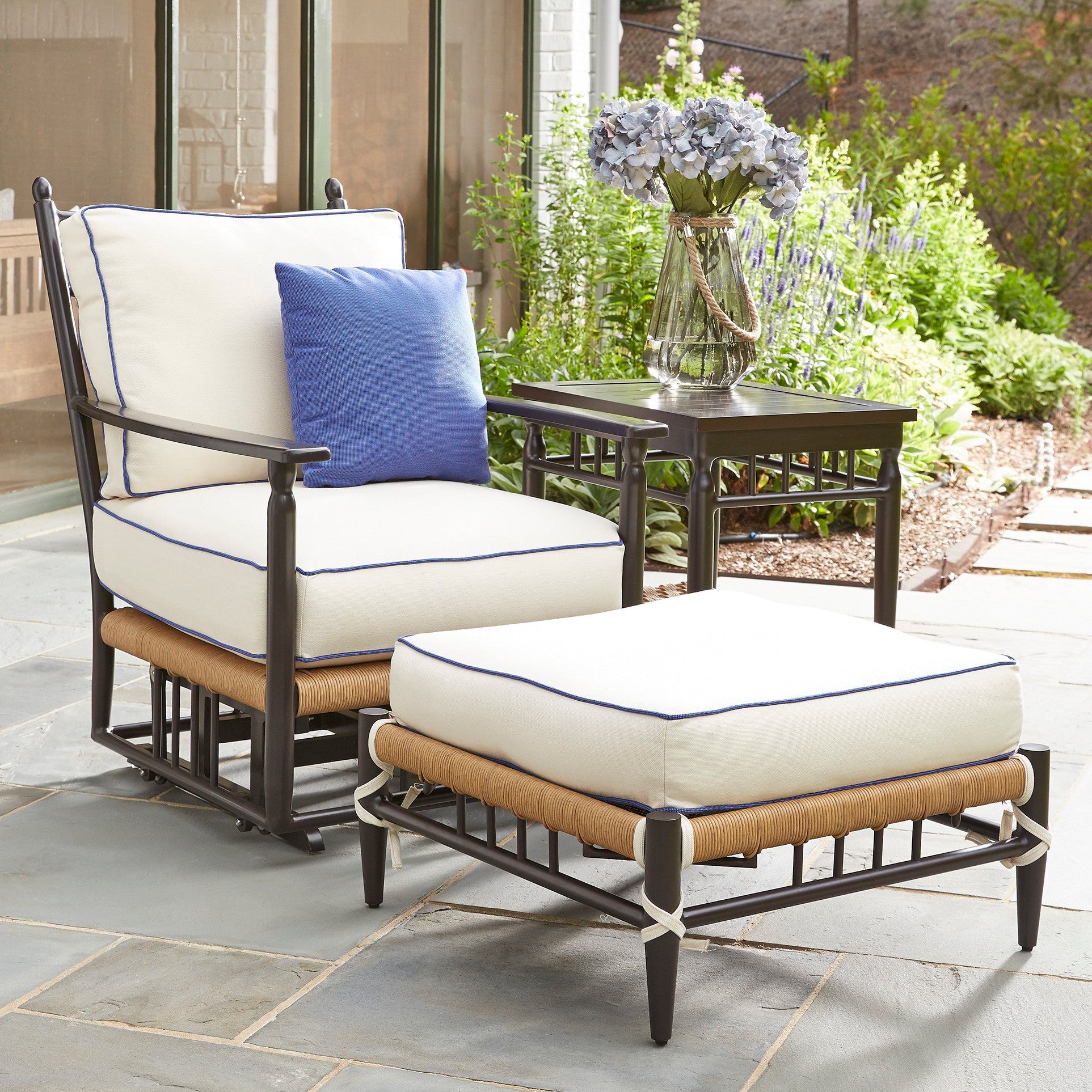 Lloyd Flanders Low Country Woven Vinyl Outdoor Glider Lounge Chair