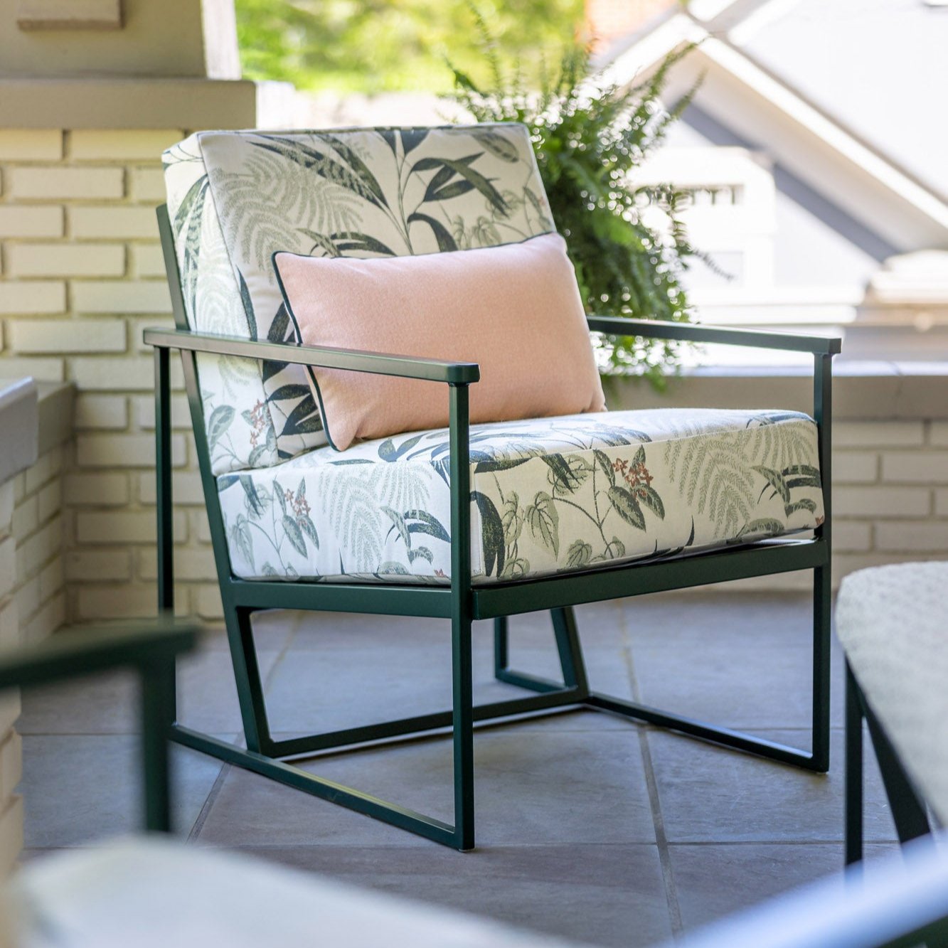 Lloyd Flanders Summit Lounge Chair
