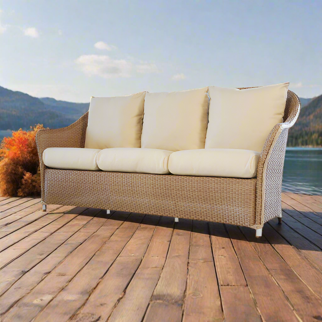 Lloyd Flanders Weekend Retreat Wicker Outdoor Sofa