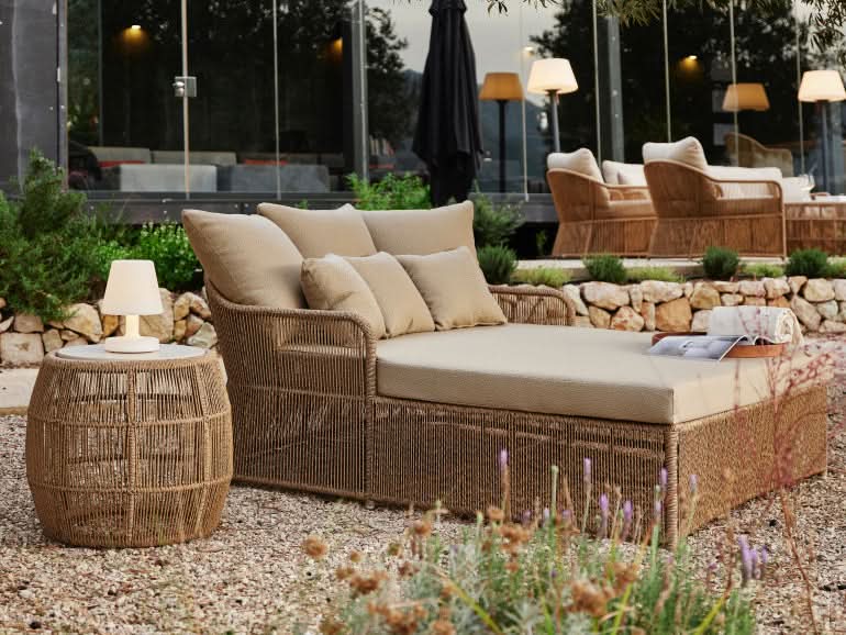 Skyline Design Calixto Aluminum Outdoor 2-Person Daybed Set