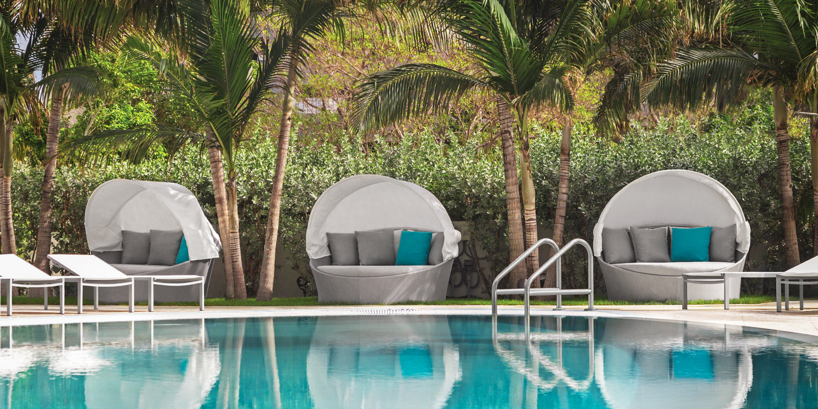 DecoScape Cosmo Powder Coated Aluminum Outdoor Daybed