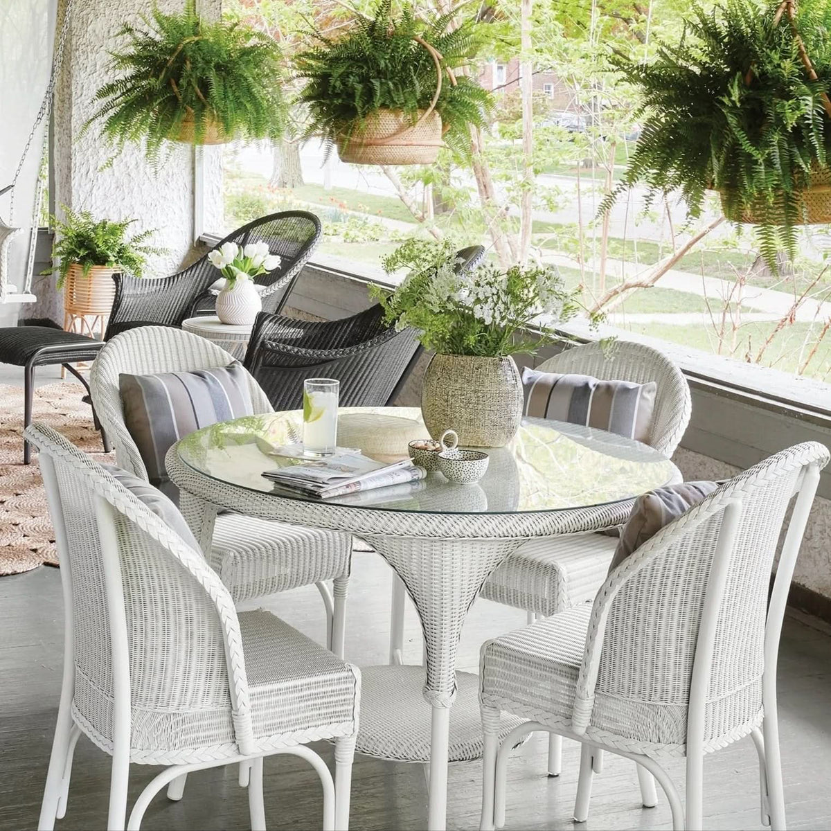 Lloyd Flanders Loom Wicker Outdoor 42" Round Dining Table