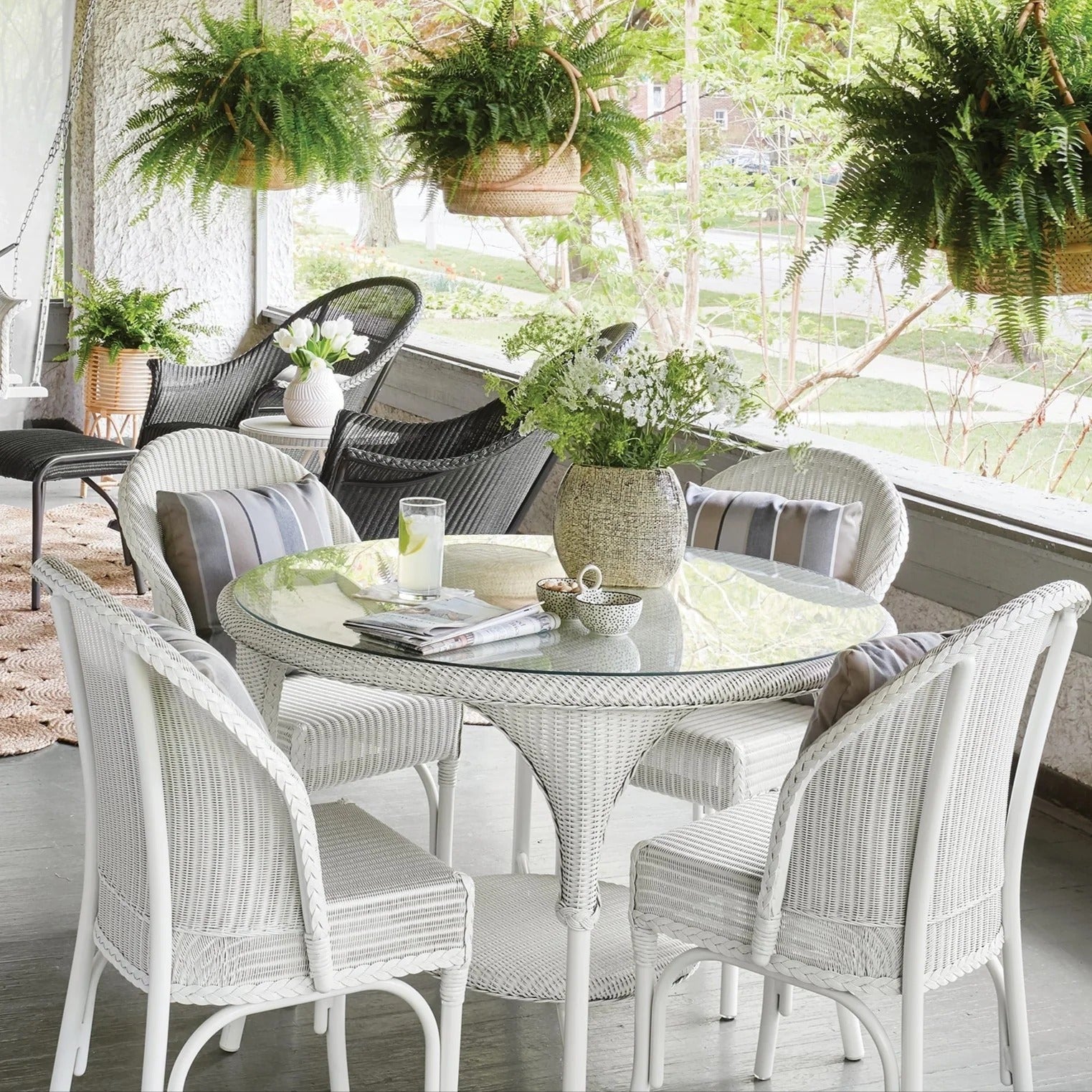 Lloyd Flanders Loom Wicker Outdoor 42" Round Dining Table
