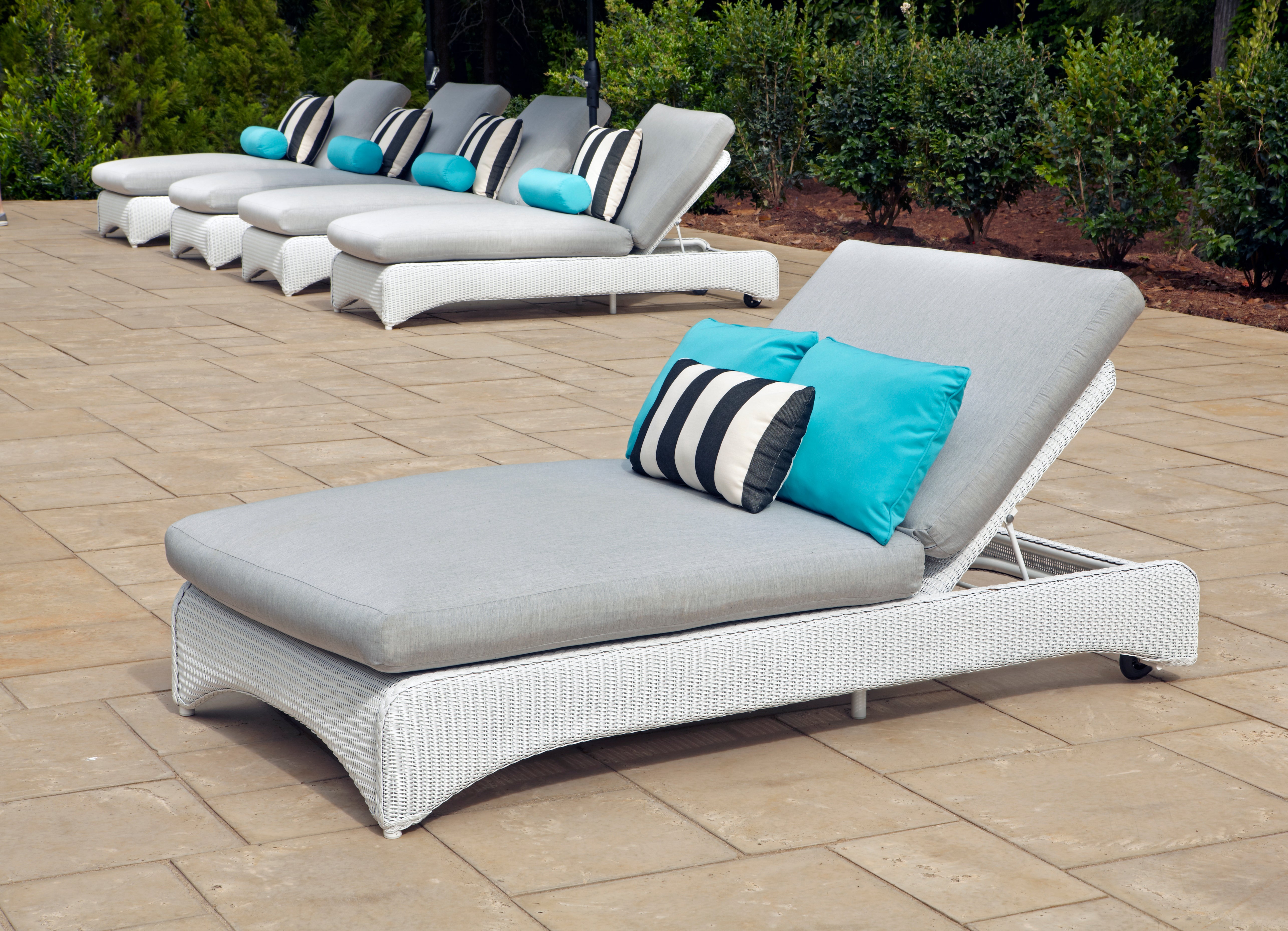 Lloyd Flanders Loom Wicker Outdoor Double Chaise Lounge