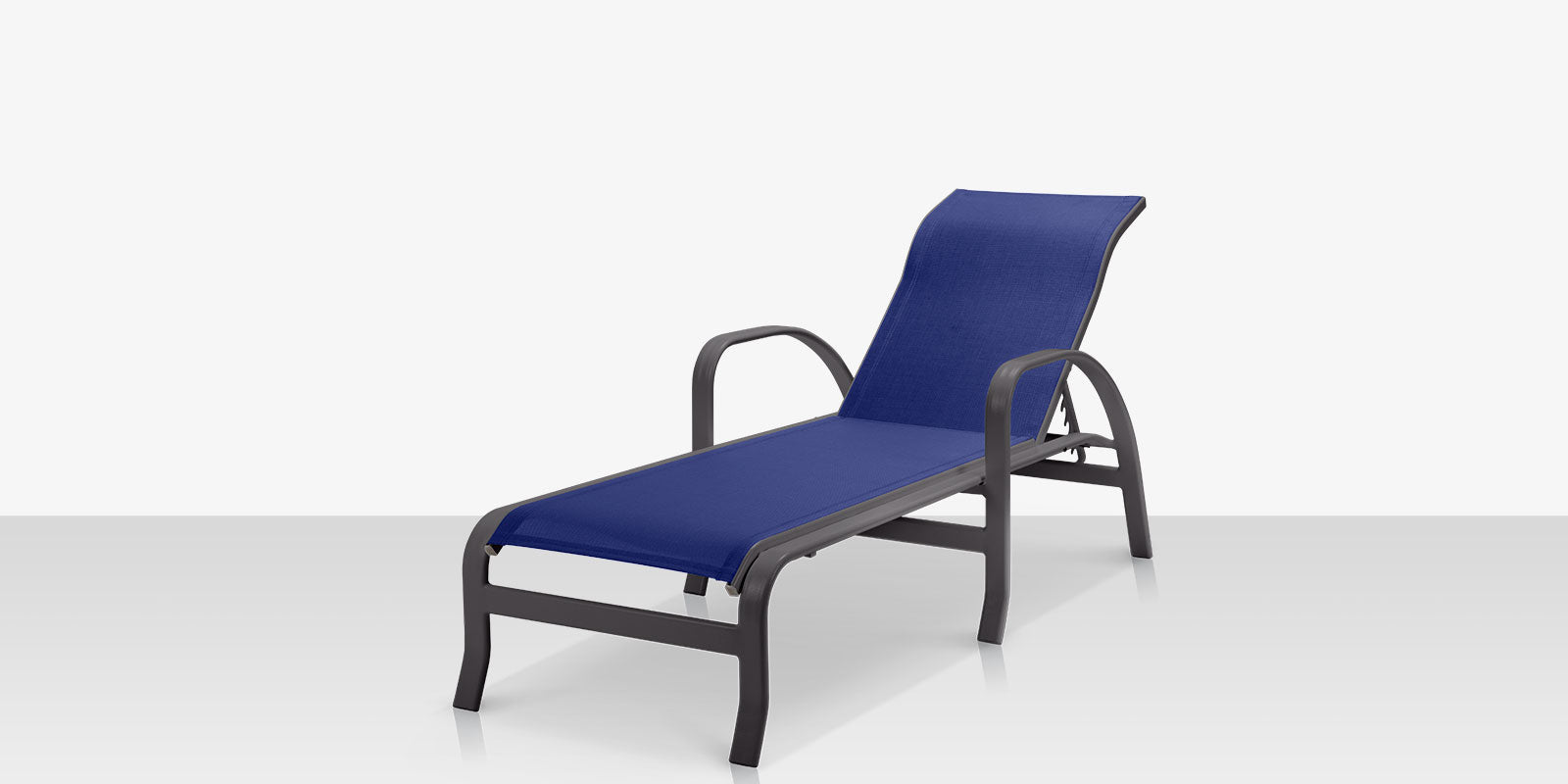 DecoScape Atlantic Chaise with Arms