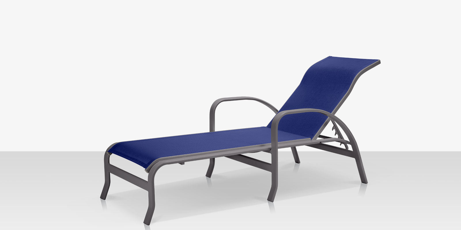 DecoScape Atlantic Chaise with Arms