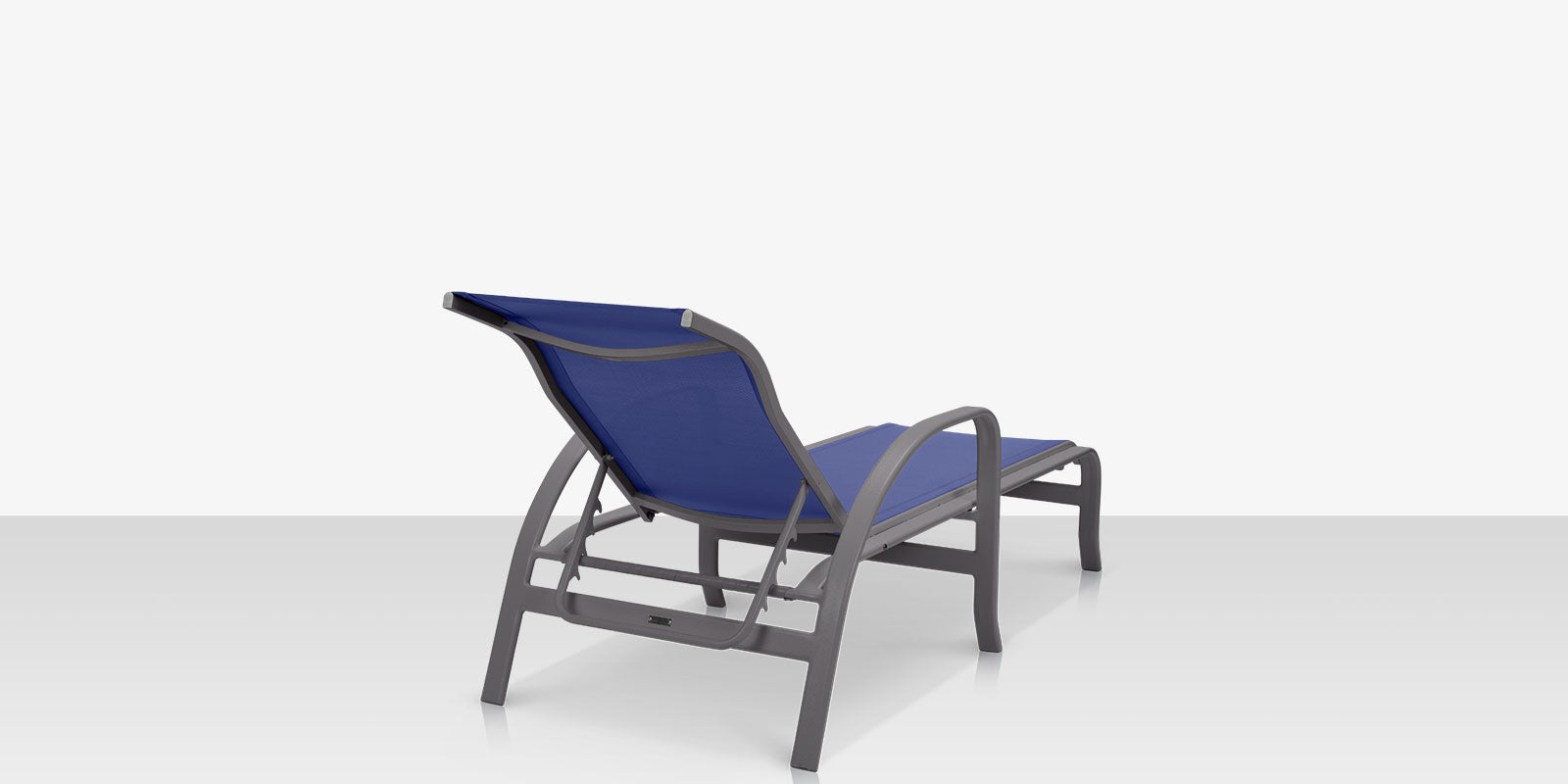 DecoScape Atlantic Chaise with Arms
