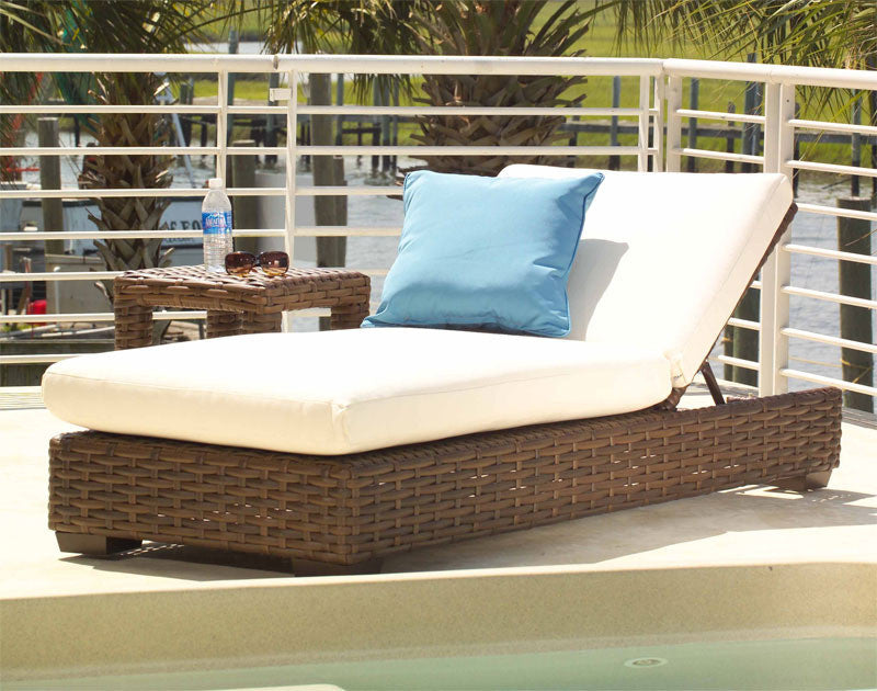 Lloyd Flanders Contempo Wicker Adjustable Chaise Lounge